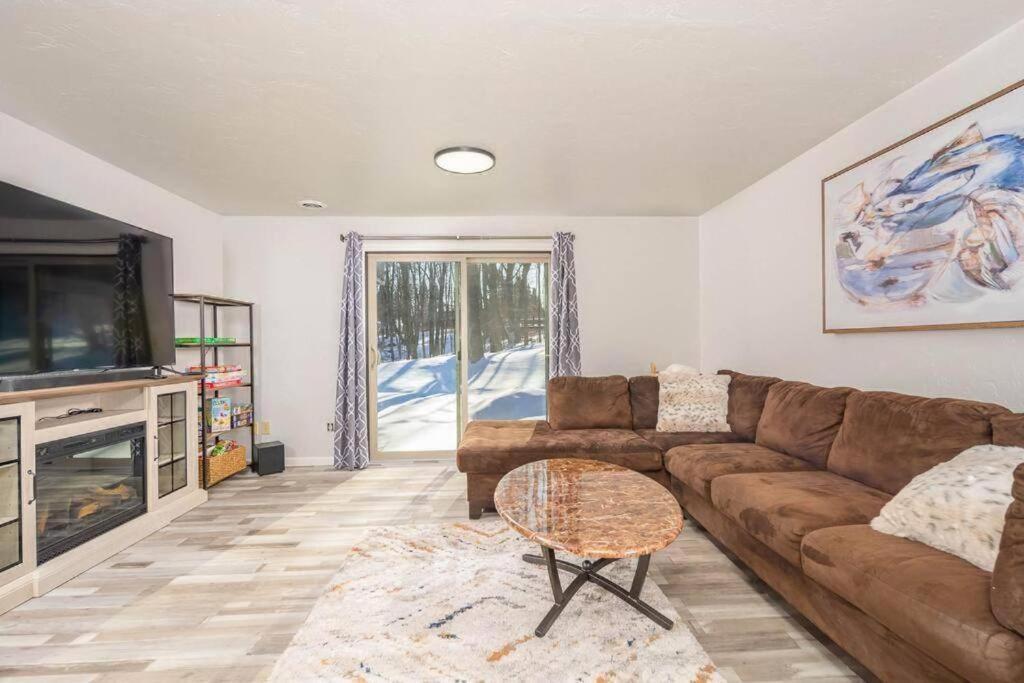 Bay Cozy Home, 3 Bed Rooms, 6 Beds, 2 Bath
