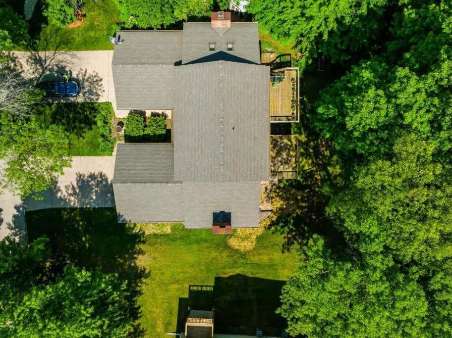 Bay Cozy Home, 3 Bed Rooms, 6 Beds, 2 Bath * Green Bay
