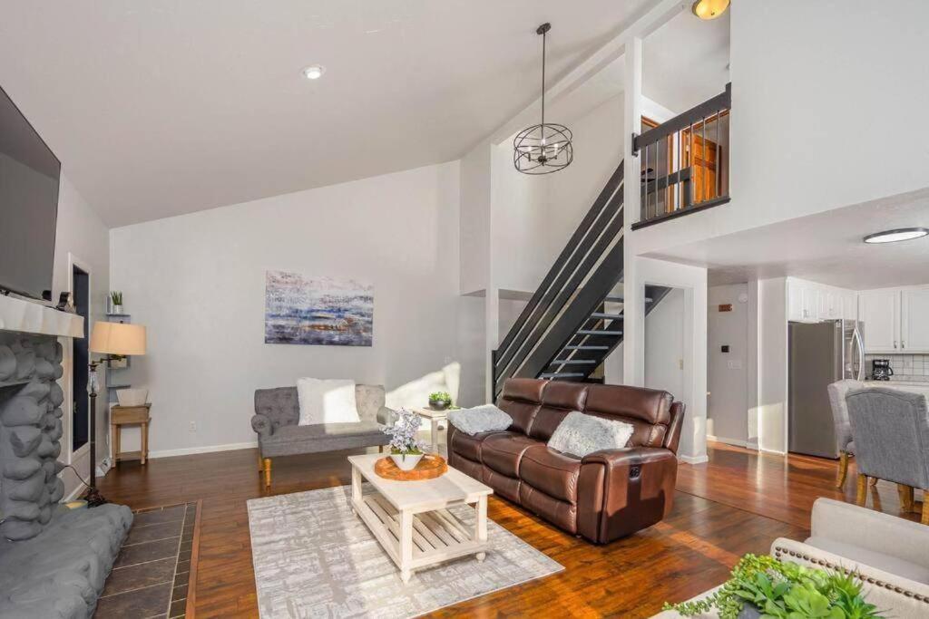 Bay Cozy Home, 3 Bed Rooms, 6 Beds, 2 Bath Holiday home *